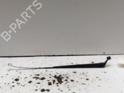 Used Front windshield wiper arm TOYOTA YARIS (_P1_) 1.0 (SCP10_, SCP10R) (65 hp) 28793392
