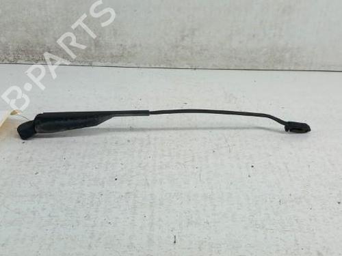 Used Front windshield wiper arm Front windshield wiper arm RENAULT CLIO I (B/C57_, 5/357_) 1.2 (B/C/S57A, B/C57S, 5/357F, 5/357J, 5/357L, 5/357R) (58 hp) 28741319 28741319