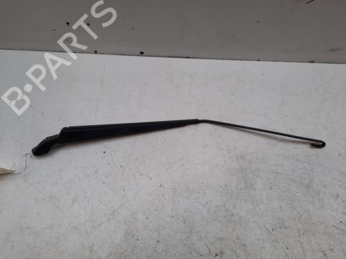 Used Front windshield wiper arm PEUGEOT 306 Hatchback (7A, 7C, N3, N5) 1.9 D (68 hp) 28786404