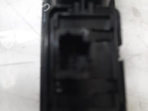 Used Right rear window switch Right rear window switch RENAULT MEGANE III Grandtour (KZ0/1) 1.5 dCi (KZ09, KZ0D, KZ1G, KZ29, KZ14, KZ1W, KZ10, KZ1F,... (110 hp) 28774732 28774732