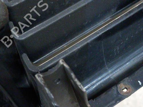 Grill MITSUBISHI SPACE WAGON (N3_W, N4_W) 2.0 TD (N38W) (82 hp) 28770719