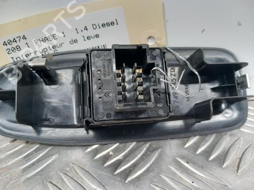 Used Left front window switch Left front window switch PEUGEOT 208 I (CA_, CC_) 1.4 HDi (68 hp) 34358563 34358563