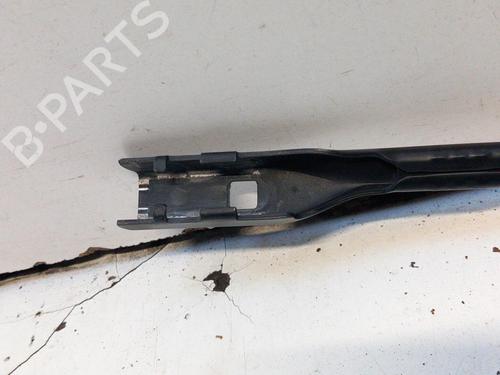 Used Front windshield wiper arm AUDI A1 Sportback (8XA, 8XF) 1.4 TFSI (122 hp) 28767337