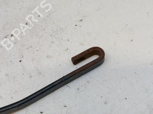 Used Front windshield wiper arm HYUNDAI SANTA FÉ I (SM) 2.0 CRDi 4x4 (125 hp) 28778300
