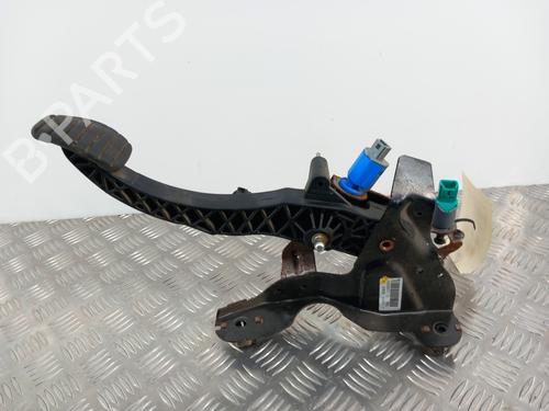 Used Clutch pedal Clutch pedal RENAULT MEGANE III Grandtour (KZ0/1) 1.9 dCi (KZ0J, KZ0N, KZ1S) (131 hp) 28745165 28745165
