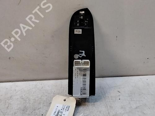 Used Left front window switch HYUNDAI TRAJET (FO) 2.0 CRDi (113 hp) 28771095