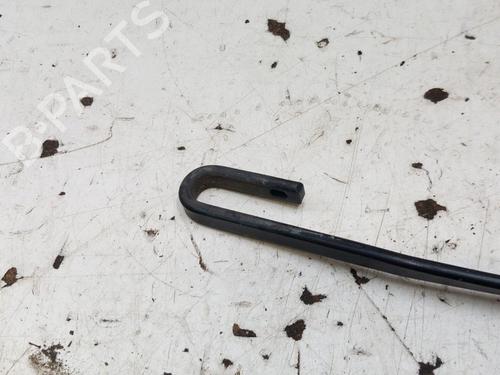 Used Front windshield wiper arm TOYOTA YARIS (_P1_) 1.0 (SCP10_, SCP10R) (65 hp) 28793391