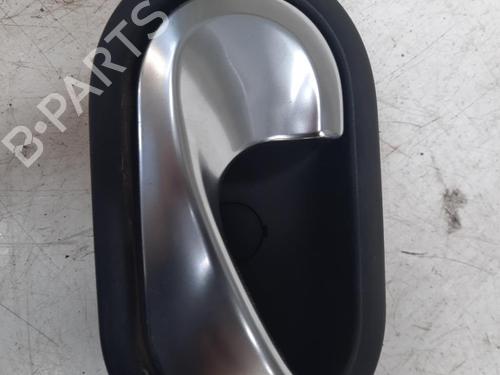 Venstre foran invendig håndtak RENAULT TWINGO III (BCM_, BCA_) 0.9 TCe 90 (BCM9, BCM2) (90 hp) 28763690