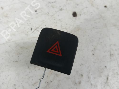 Used Warning switch RENAULT KADJAR (HA_, HL_) 1.3 TCe 140 (HLNB, HLN1) (140 hp) 28780667