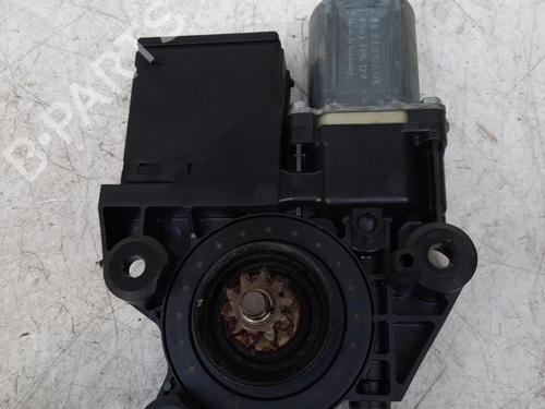 Rudehejsemotor forskærm højre RENAULT MEGANE III Hatchback (BZ0/1_, B3_) 1.5 dCi (BZ09, BZ0D, BZ1W, BZ29, BZ14) (110 hp) 28787571