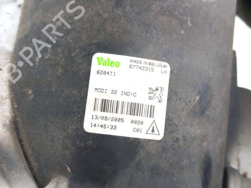 Used Left front fog light Left front fog light 28745919 28745919