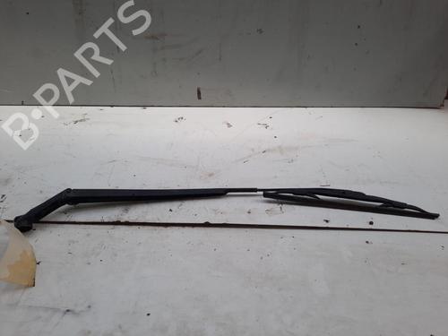 Used Front windshield wiper arm TOYOTA YARIS (_P9_) 1.3 VVT-i (SCP90_, SCP90R) (87 hp) 28771774