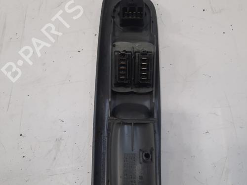 Used Left front window switch RENAULT TWINGO I (C06_) 1.2 16V (C060) (60 hp) 28791142