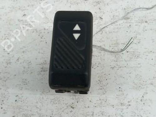 Interrupteur de vitre avant droite RENAULT CLIO I (B/C57_, 5/357_) 1.2 (B/C/S57A, B/C57S, 5/357F, 5/357J, 5/357L, 5/357R) (58 hp) 28768869