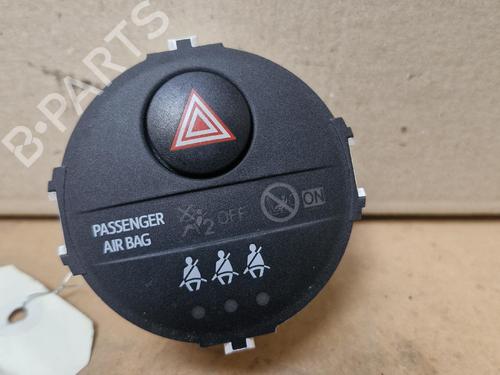 Used Warning switch Warning switch TOYOTA YARIS (_P13_) 1.0 (KSP130_, KSP130) (69 hp) 39582066 39582066