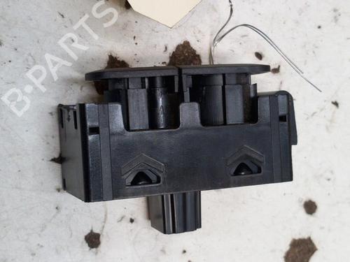 Used Warning switch Warning switch DACIA LOGAN MCV II TCe 90 (K8M1, K8MA, K8AC) (90 hp) 28762641 28762641