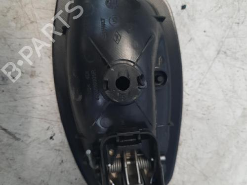 Used Front right interior door handle Front right interior door handle RENAULT MEGANE III Hatchback (BZ0/1_, B3_) 1.5 dCi (BZ0C) (90 hp) 28772391 28772391