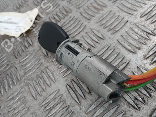 Used Ignition barrel Ignition barrel DACIA DUSTER (HS_) 1.5 dCi 4x4 (HSMC, HSMD) (110 hp) 32413649 32413649