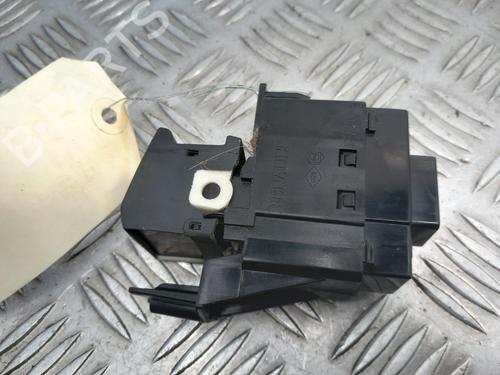 Used Switch Switch RENAULT LAGUNA III (BT0/1) 1.5 dCi (BT00, BT0A, BT0T, BT1J) (110 hp) 39952893 39952893