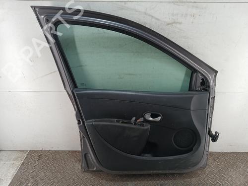 Dør venstre foran Dør venstre foran RENAULT CLIO III (BR0/1, CR0/1) 1.2 16V (BR02, BR0J, BR11, CR02, CR0J, CR11) (75 hp) 39710892 39710892