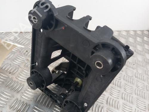 Selector da caixa Selector da caixa PEUGEOT 208 I (CA_, CC_) 1.2 VTI 82 (82 hp) 28779297 28779297
