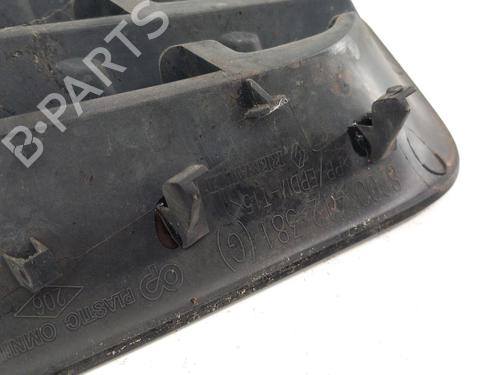 Used Grille RENAULT MEGANE II (BM0/1_, CM0/1_) 1.9 dCi (131 hp) 28751196