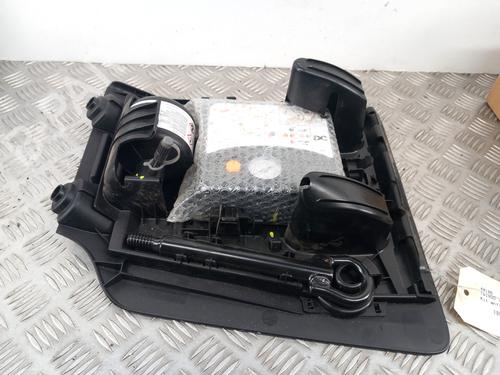 Used Jack Kit RENAULT TWINGO III (BCM_, BCA_) 1.0 SCe 75 (73 hp) 29539636