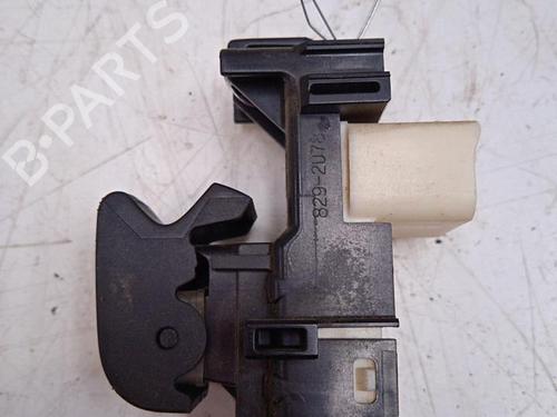 Højre fortil elrude kontakt TOYOTA YARIS (_P9_) 1.4 D-4D (NLP90_, NLP90R) (90 hp) 28775632