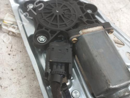 Vindusheismekanisme høyre foran MERCEDES-BENZ C-CLASS (W203) C 220 CDI (203.006) | BP28781446C23