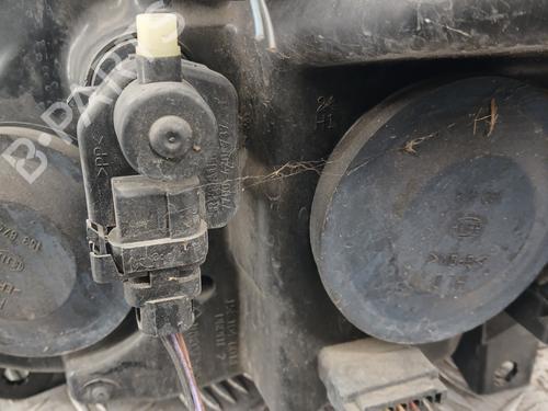 Used Right headlight Right headlight RENAULT SCÉNIC II (JM0/1_) 1.9 dCi (JM0G, JM12, JM1G, JM2C) (120 hp) 32447483 32447483