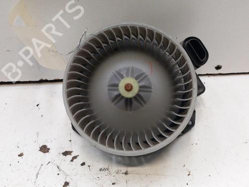 Used Heater blower motor TOYOTA YARIS (_P9_) 1.4 D-4D (NLP90_, NLP90R) (90 hp) 28755983