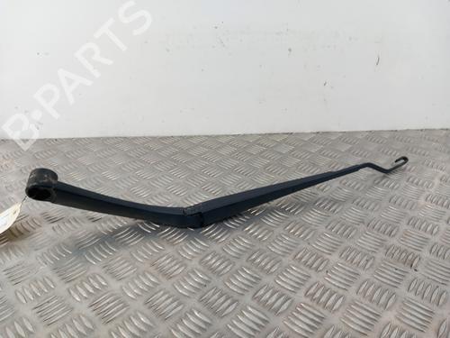 Used Front windshield wiper arm HYUNDAI TUCSON (TL, TLE) 1.6 CRDi (136 hp) 28819351