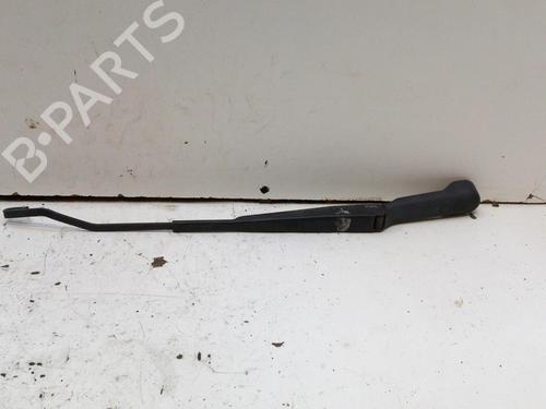 Used Front windshield wiper arm RENAULT CLIO II (BB_, CB_) 1.2 (BB0A, BB0F, BB10, BB1K, BB28, BB2D, BB2H, CB0A,... (58 hp) 28767393