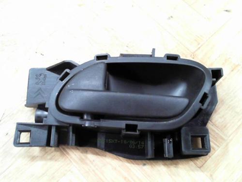 Venstre bak invendig håndtak PEUGEOT 208 I (CA_, CC_) 1.4 HDi (68 hp) 28765977