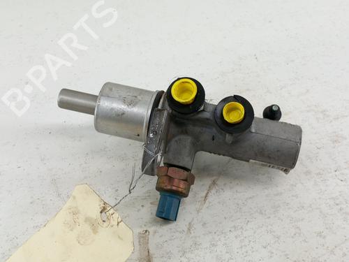Used Brake master cylinder Brake master cylinder VW PHAETON (3D1, 3D2, 3D3, 3D4, 3D6, 3D7, 3D8, 3D9) 4.2 V8 4motion (335 hp) 28761779 28761779