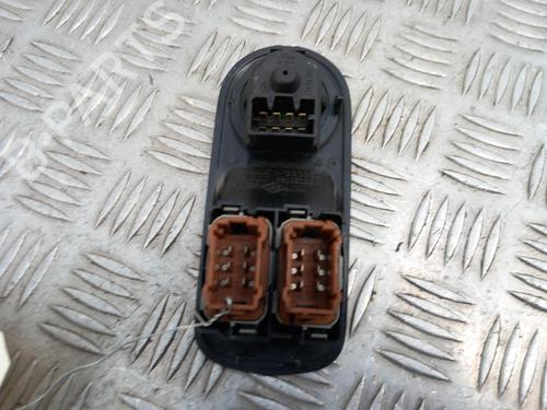 left-front-window-switch-renault-master-ii-platformchassis-edhdud-1997-1998-1999-2000-2001-2002-2003-2004-2005-2006-2007-2008-2009-2010-2011-2012-2013-36558348 main image