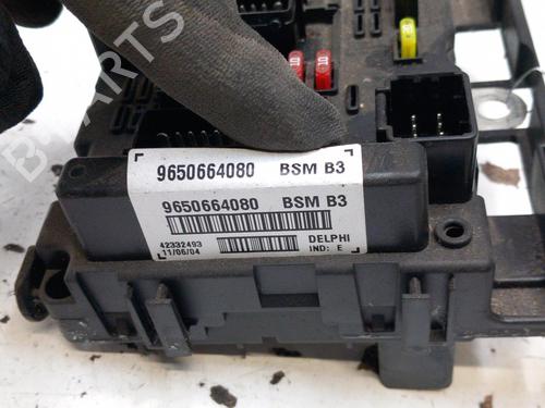Używane Skrzynka bezpieczników PEUGEOT 307 (3A/C) 1.6 HDi 110 (109 hp) 28766526