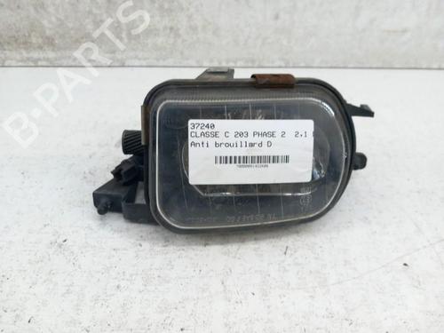 Used Right front fog light Right front fog light MERCEDES-BENZ C-CLASS (W203) C 220 CDI (203.008) (150 hp) 28746637 28746637