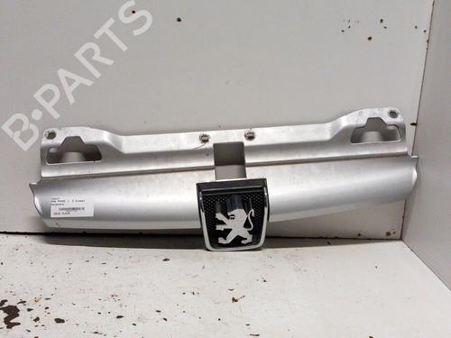 Used Grille PEUGEOT 406 (8B) 2.0 HDI 110 (109 hp) 28748316