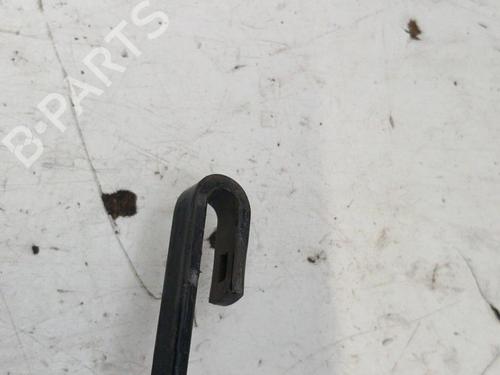 Used Front windshield wiper arm SUZUKI SWIFT IV (FZ, NZ) 1.2 (AZH412, ZC72S) (94 hp) 28767018