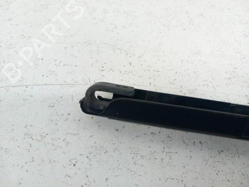Used Front windshield wiper arm HONDA CIVIC VIII Hatchback (FN, FK) 2.2 CTDi (FK3) (140 hp) 28740755