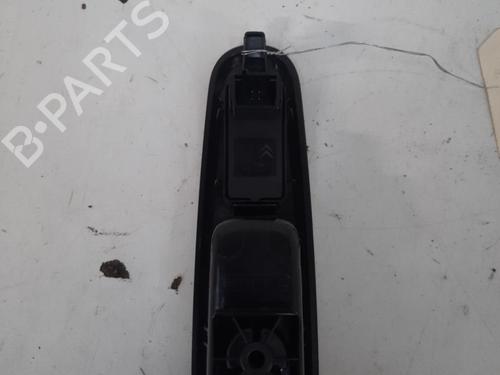 Used Right rear window switch Right rear window switch PEUGEOT 5008 (0U_, 0E_) 1.6 BlueHDi 120 (120 hp) 28747549 28747549