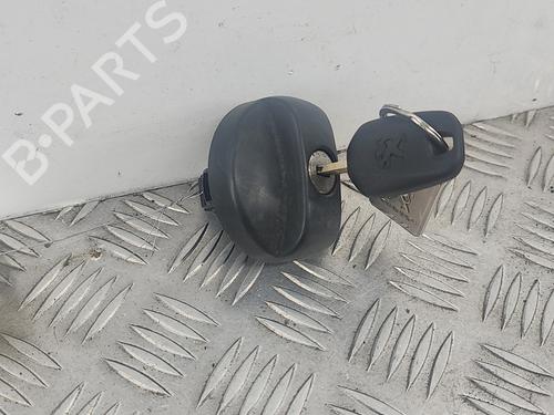Tankdæksel PEUGEOT 2008 I (CU_) 1.2 THP 110 / PureTech 110 (110 hp) 28780245