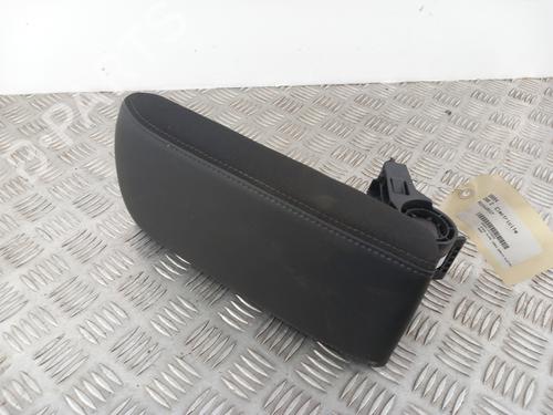 Used Armrest / Center console Armrest / Center console PEUGEOT 208 II (UB_, UP_, UW_, UJ_) e-208 (136 hp) 29844030 29844030