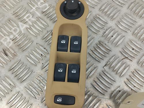 Used Left front window switch Left front window switch RENAULT MODUS / GRAND MODUS (F/JP0_) 1.5 dCi (FP0D, JP0D) (82 hp) 28741701 28741701