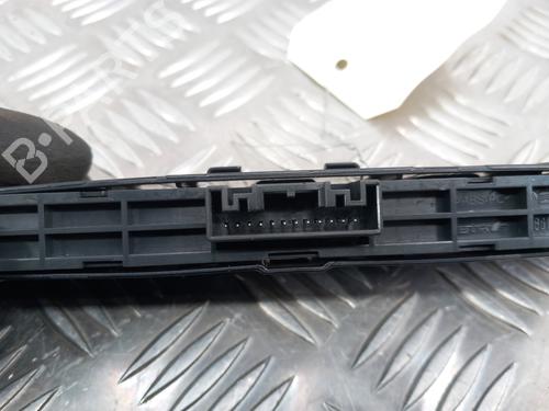 warning-switch-vw-passat-b8-variant-3g5-cb5-2014-28735326 main image