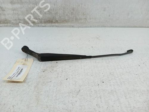 Used Front windshield wiper arm SUZUKI GRAND VITARA I (FT, HT) 2.0 HDI 110 16V 4x4 (SQ420D, TD83V, JA420WD) (109 hp) 28746989