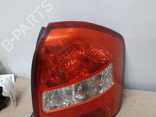 Used Right taillight KIA CERATO I Hatchback (LD) 2.0 CRDi (112 hp) 28776898