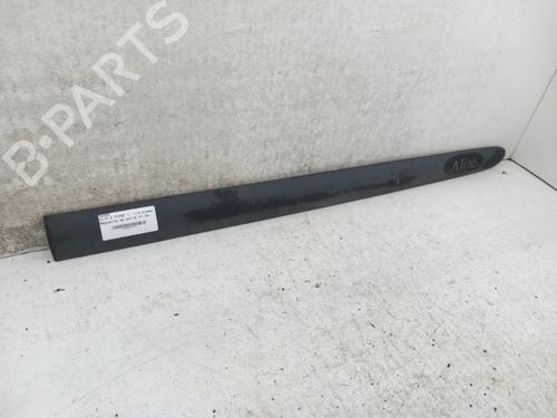 Used Door moulding trim RENAULT CLIO II Hatchback Van (SB0/1/2_) 1.9 D (SB0R) (54 hp) 28781660
