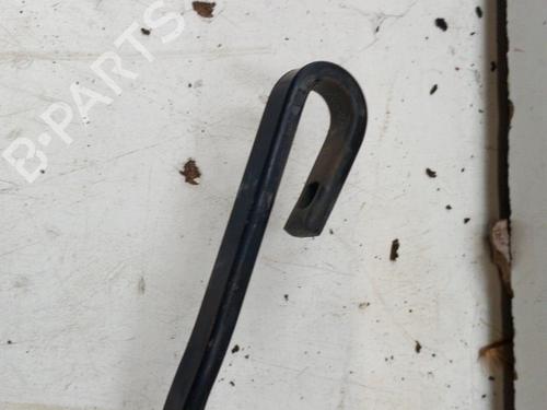 Used Front windshield wiper arm NISSAN NOTE (E11, NE11) 1.5 dCi (86 hp) 28755937